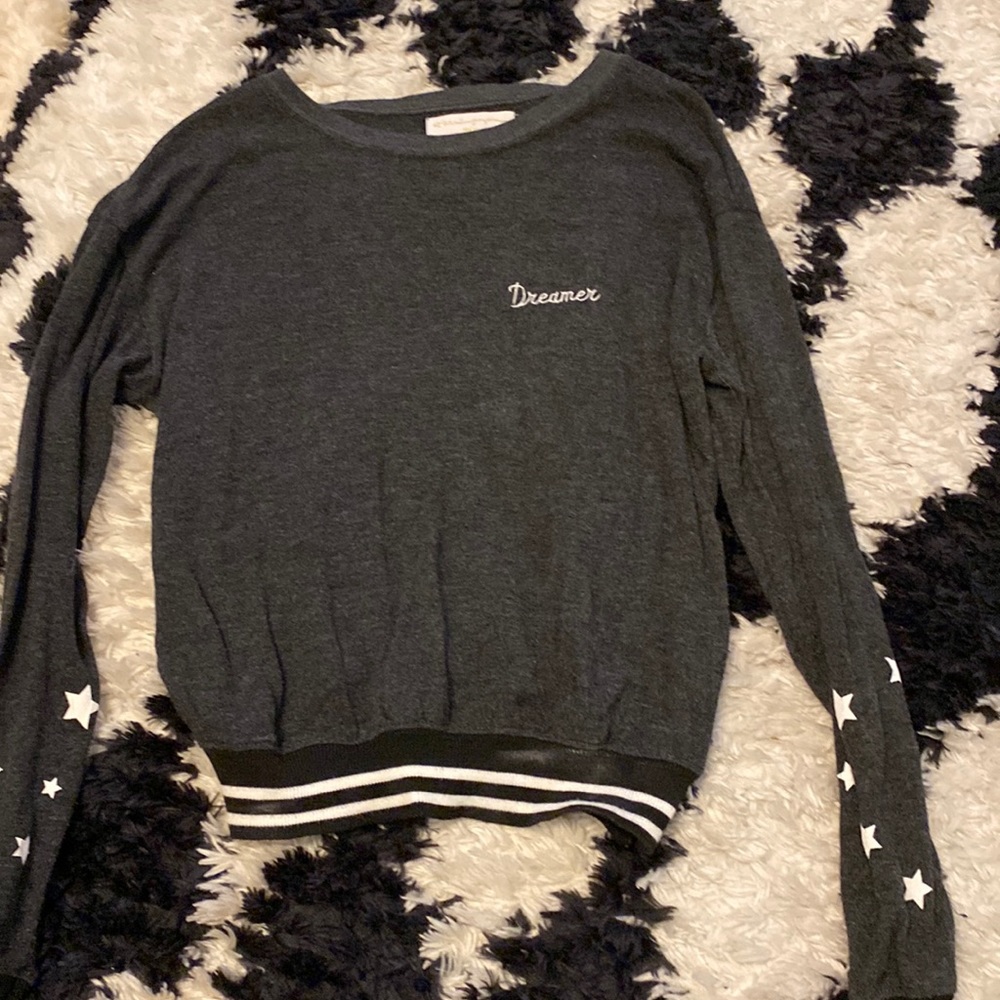 Adorable cropped long sleeve!! Perfect for anything